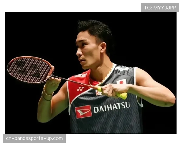 桃田贤斗训练完直接睡球场，这人是拿命在拼啊