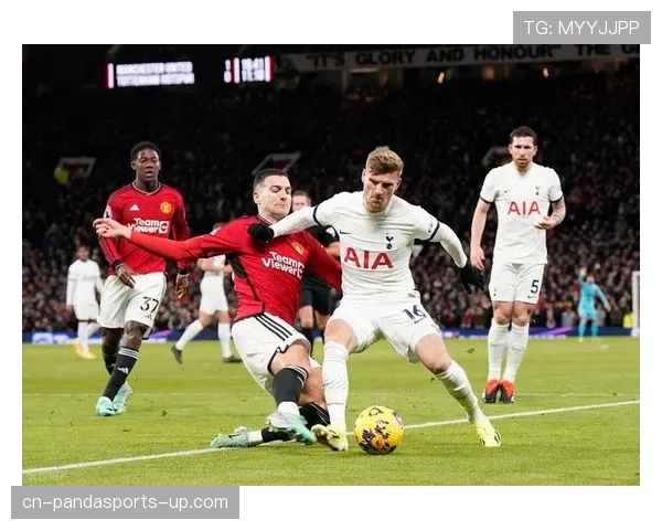 曼联战术体系缺乏稳定性，对赛季关键阶段竞争格局带来影响