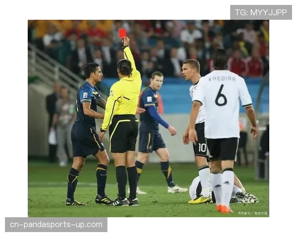 红牌规则详解：严格判罚条件与裁判执行标准解析