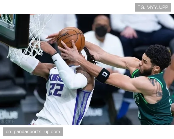 约什·史密斯高效突破助球队拉开比分差距表现抢眼